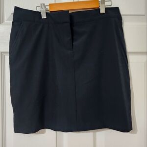 Izod, size 4, navy golf skort